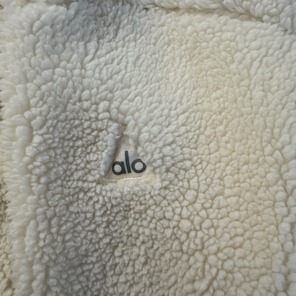 ALO Yoga Foxy Sherpa Jacket - Picture 7 of 7